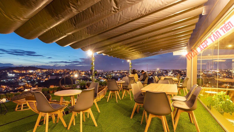 Bạt mái xếp lượn sóng quán cafe đẹp